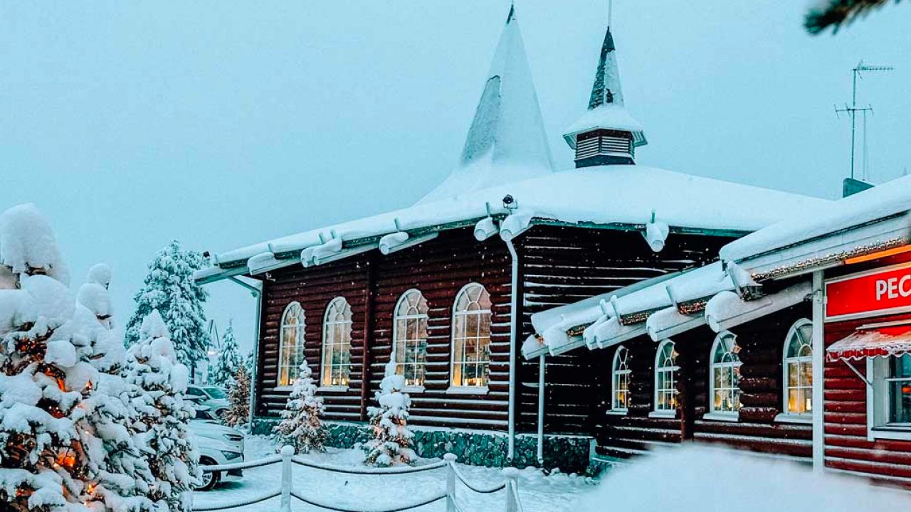 Foto de Pessoas Vila Do Papai Noel Na Lapónia Escandinávia Ao Pôr