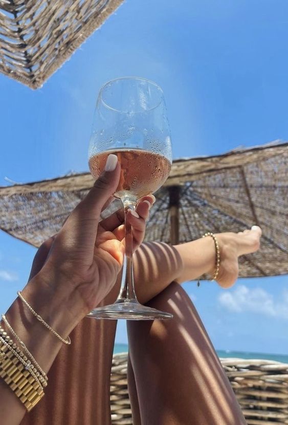 Beach Stories ideias de fotos para Instagram vinho rosé