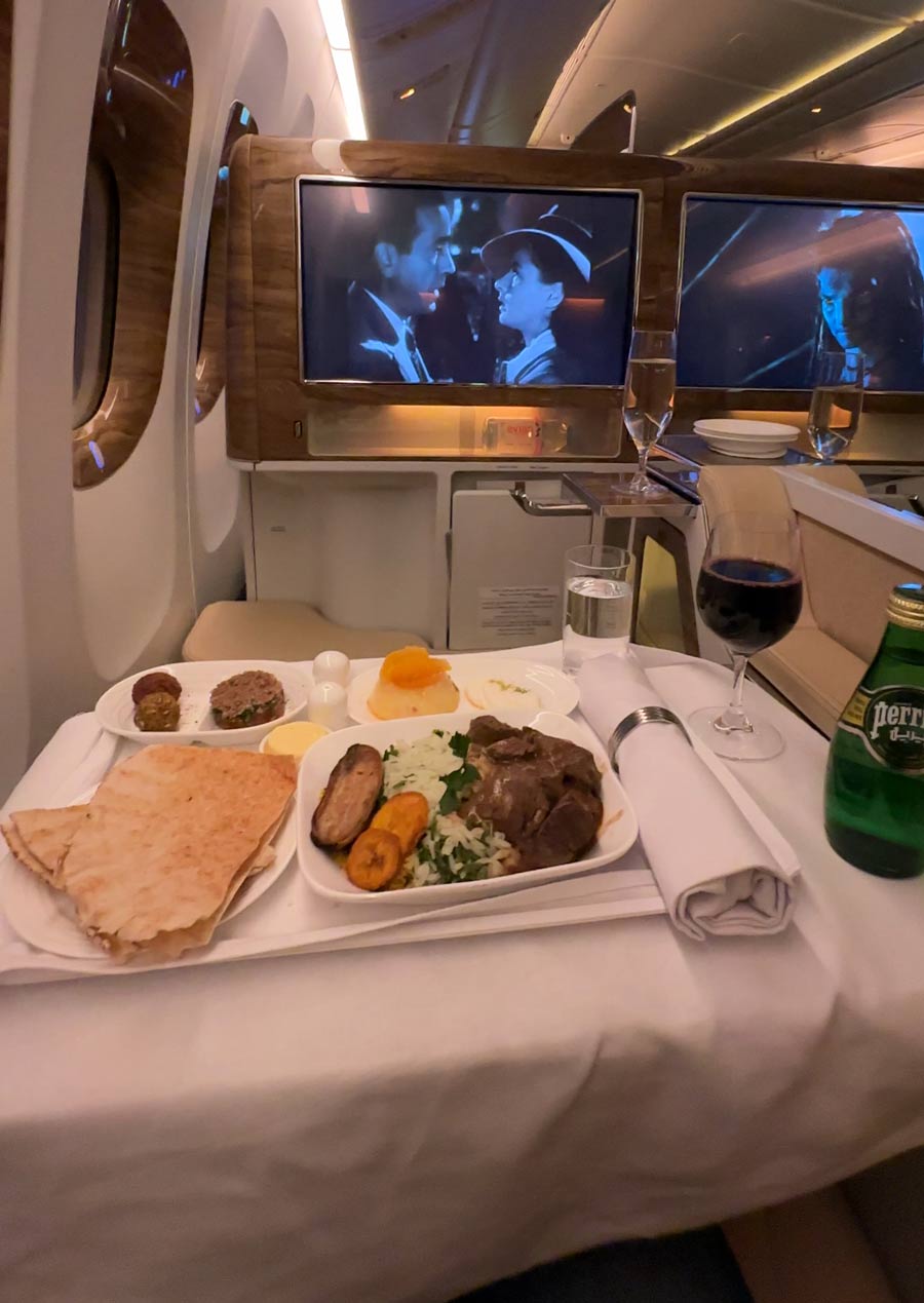 jantar classe executiva emirates 777